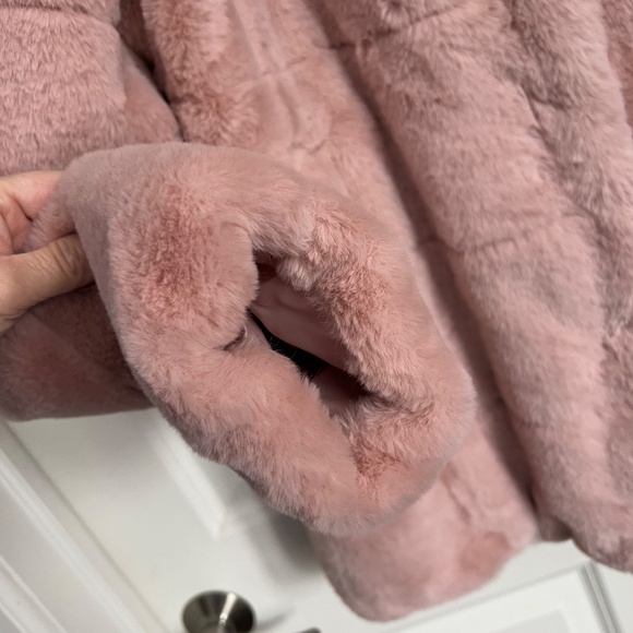 NVLT Beautiful Pink Faux Fur, NWOT, Large - Picture 5 of 6